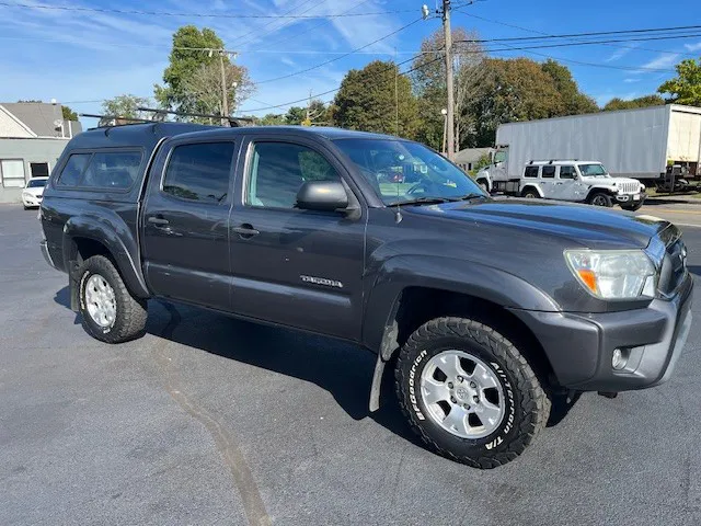 2014 Toyota Tacoma photo 2