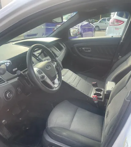 2013 Ford Taurus photo 4