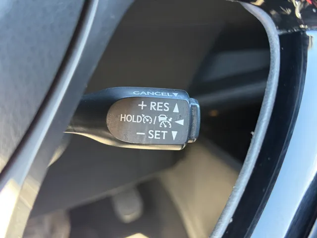 2021 Toyota C-HR XLE - Photo 37