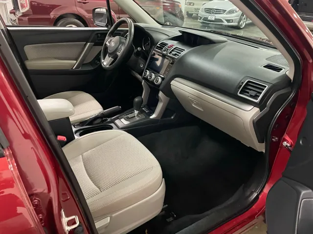 2017 Subaru Forester Premium photo 9