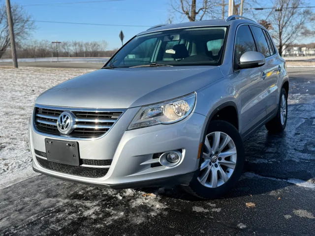 2010 Volkswagen Tiguan SEL - Photo 2