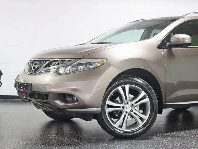 2011 Nissan Murano S photo 2