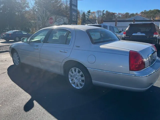 2009 Lincoln Town Car Signature Limited photo 3