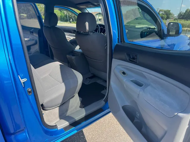 2005 Toyota Tacoma PreRunner - Photo 11
