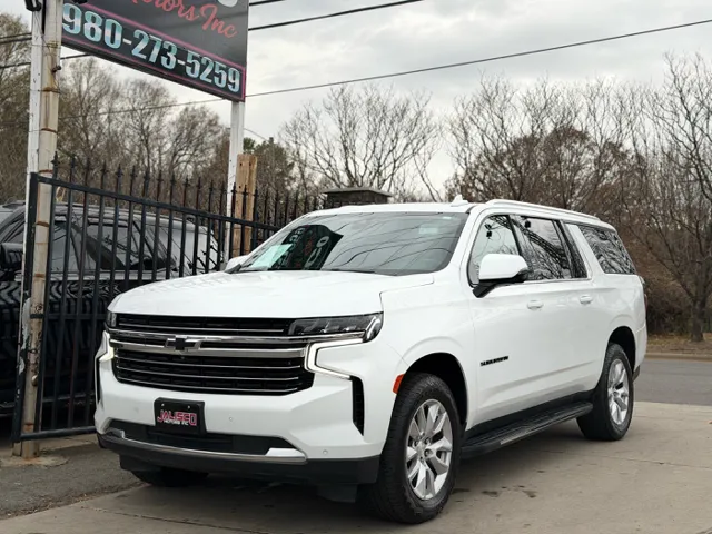 2022 Chevrolet Suburban LT's photo