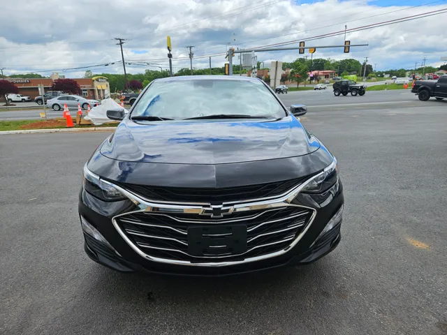 2023 Chevrolet Malibu 1LT photo 3
