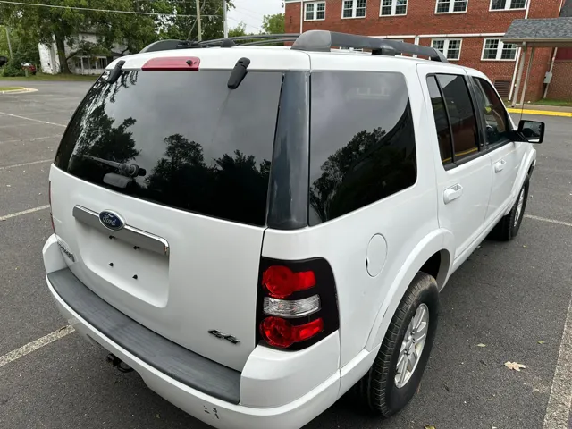 2010 Ford Explorer XLT photo 3
