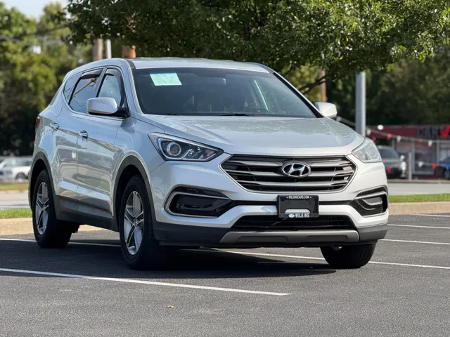 2017 Hyundai Santa Fe Base photo 3