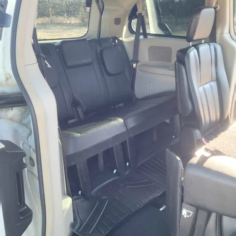 2016 Chrysler Town & Country Touring photo 6