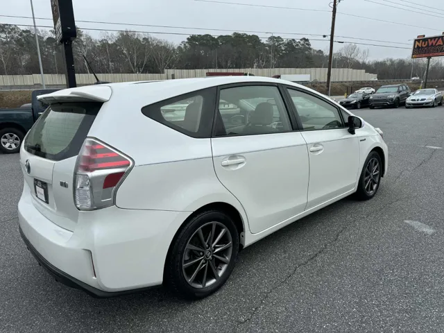 2015 Toyota Prius v Five's photo