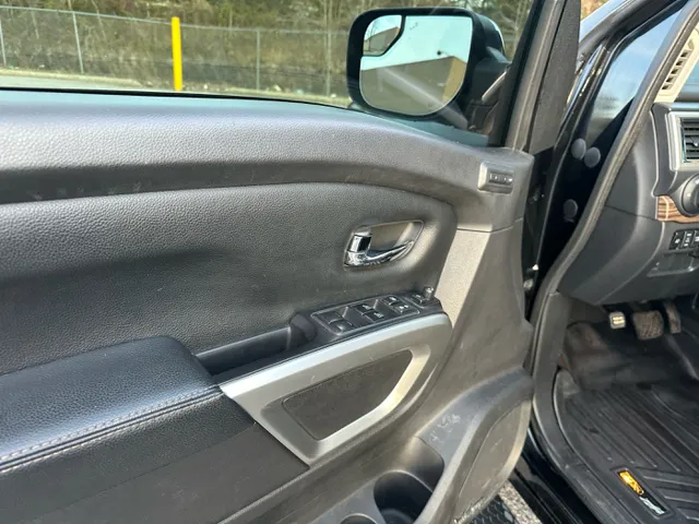 2017 Nissan Titan SL - Photo 20