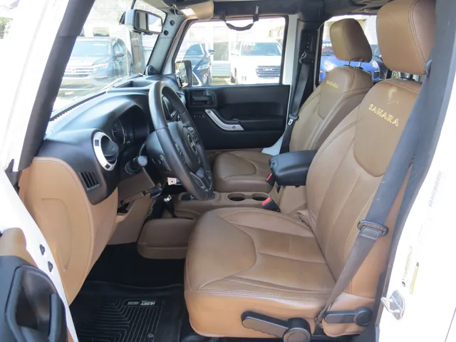 2014 Jeep Wrangler Unlimited Sahara photo 5