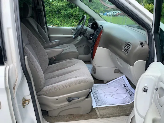 2006 Chrysler Town & Country LX photo 28