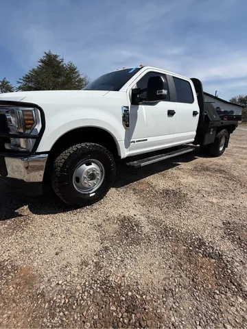 2019 Ford F-350 Super Duty Chassis Cab XL