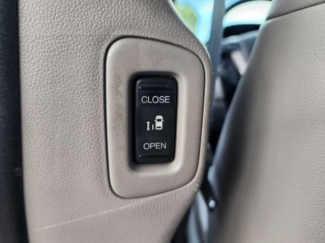 2014 Honda Odyssey EX-L photo 25