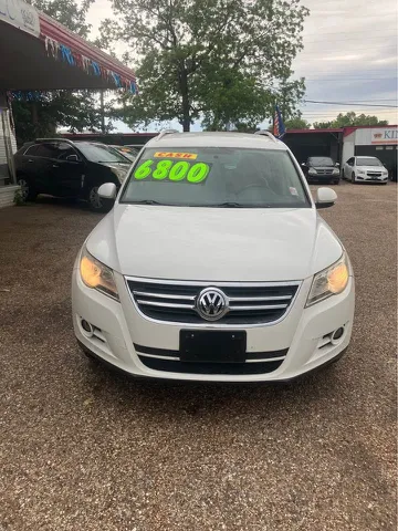 2011 Volkswagen Tiguan SE's photo