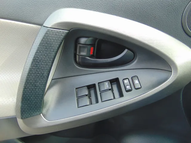 2012 Toyota RAV4 Limited - Photo 8