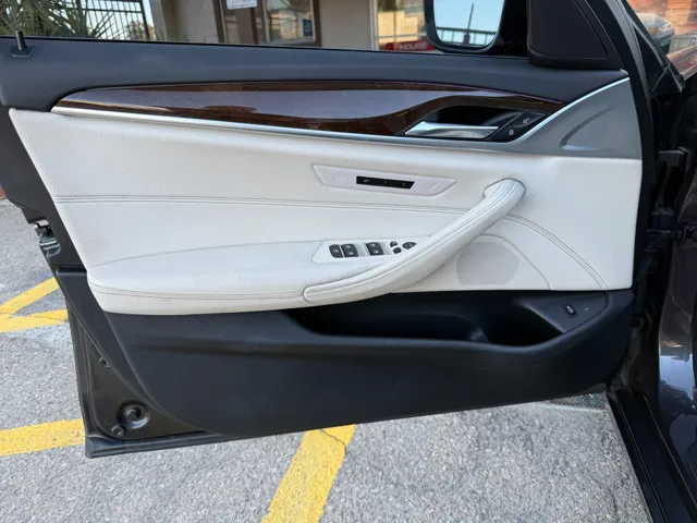 2017 BMW 5 Series 530i - Photo 39