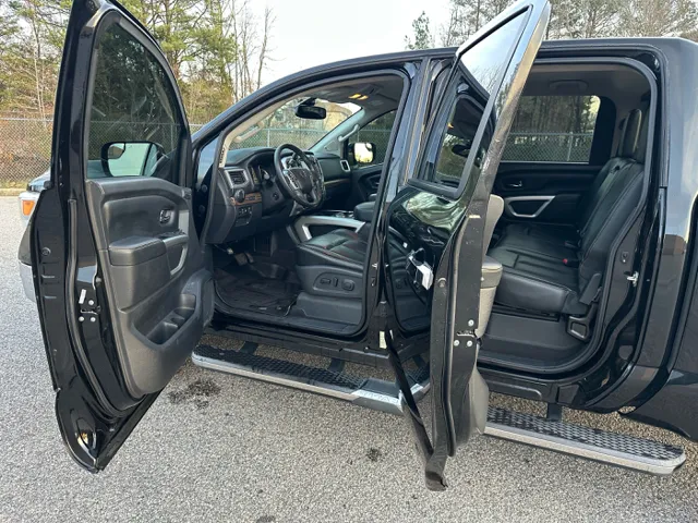 2017 Nissan Titan SL - Photo 29