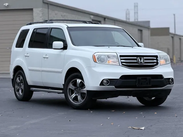 2015 Honda Pilot SE's photo