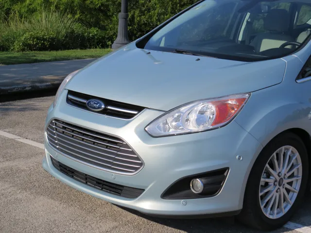 2014 Ford C-Max Hybrid SEL photo 3