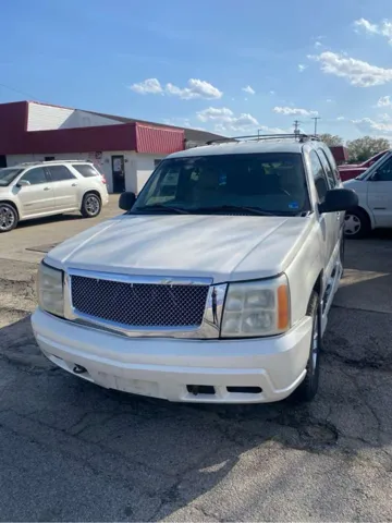 2000 Chevrolet Tahoe 4X4's photo