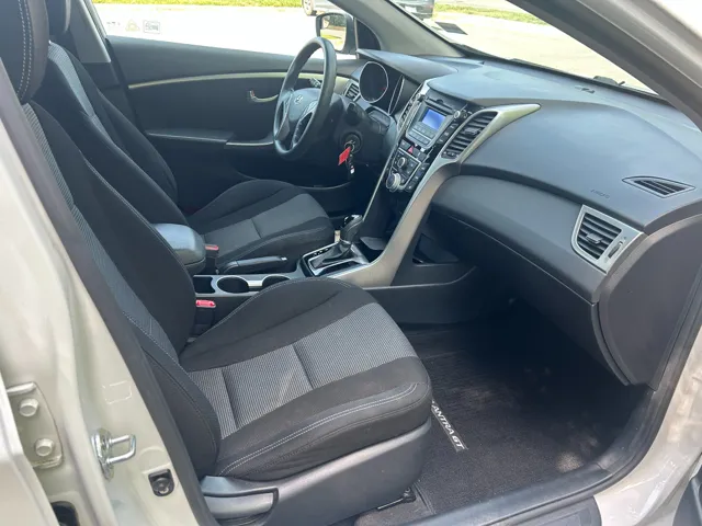 2016 Hyundai Elantra GT Base - Photo 8