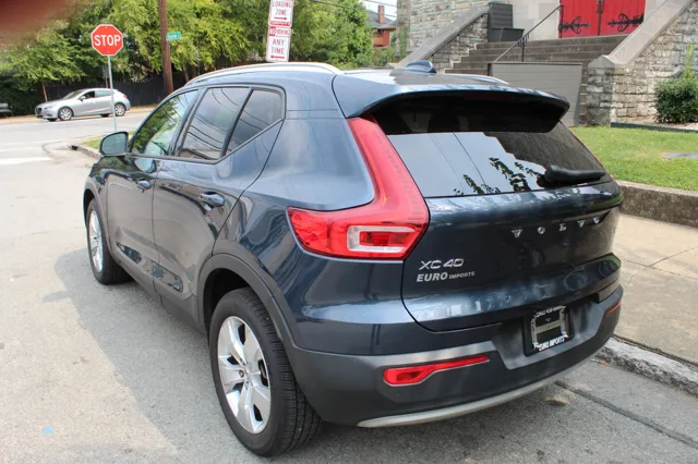 2021 Volvo XC40 Momentum photo 8