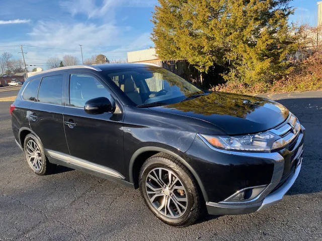 2016 Mitsubishi Outlander GT's photo
