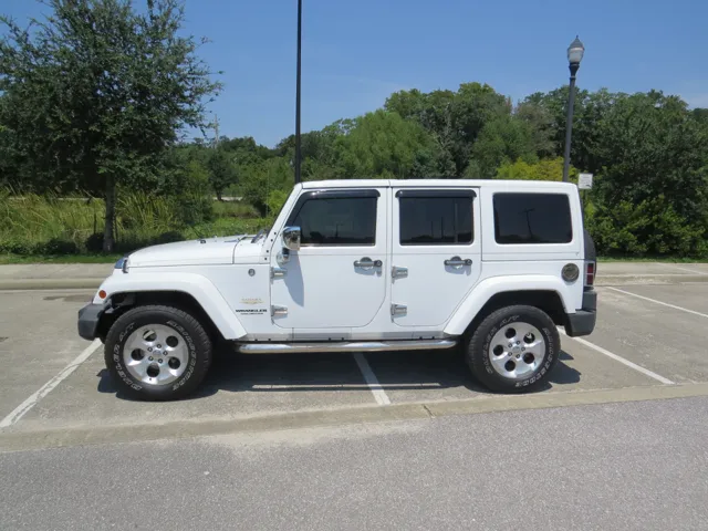 2014 Jeep Wrangler Unlimited Sahara photo 30