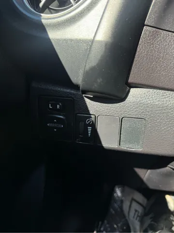 2018 Toyota Corolla LE - Photo 18