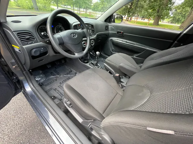 2011 Hyundai Accent GL - Photo 11
