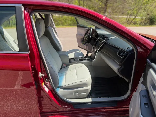 2016 Toyota Camry XLE Hybrid - Photo 25