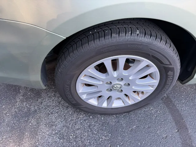 2010 Toyota Sienna XLE - Photo 19