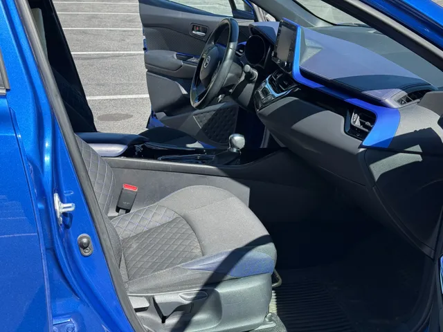 2021 Toyota C-HR XLE - Photo 16