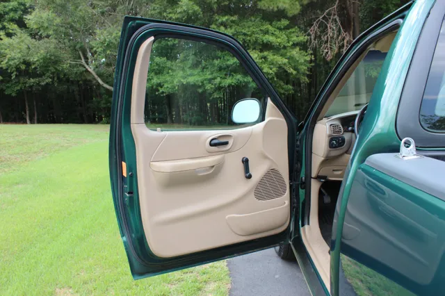 1999 Ford F-150 XL - Photo 8