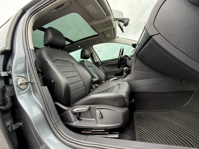 2017 Volkswagen Golf SportWagen 50
