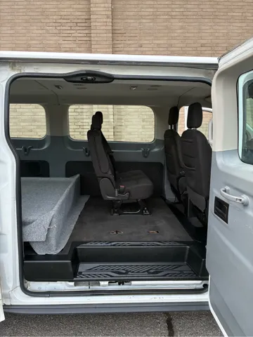 2017 Ford Transit Wagon XLT - Photo 11