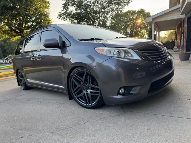 2015 Toyota Sienna XLE - Photo 8