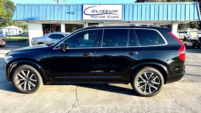 2017 Volvo XC90 T6 AWD Momentum's photo