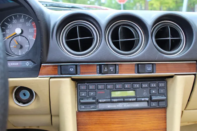 1982 Mercedes Benz 380 photo 13