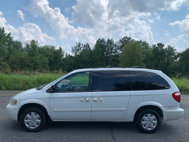 2006 Chrysler Town & Country LX photo 10