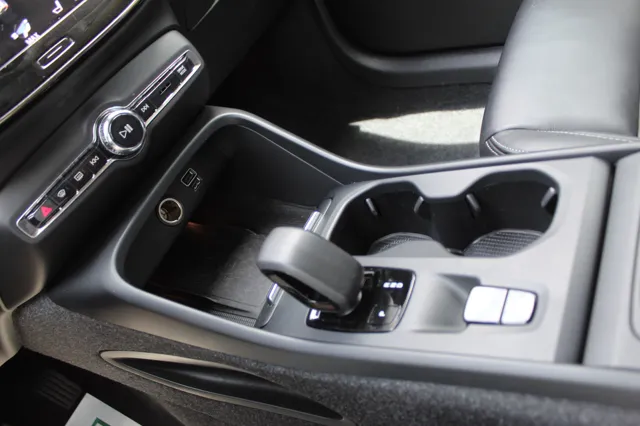 2022 Volvo XC40 T5 Momentum photo 18