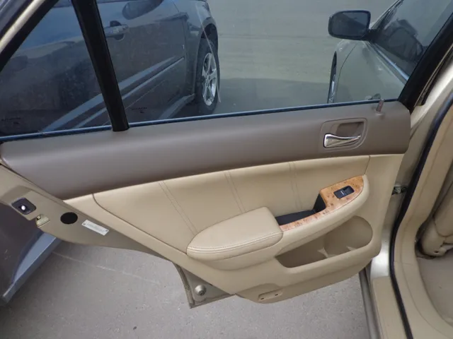 2004 Honda Accord LX - Photo 9