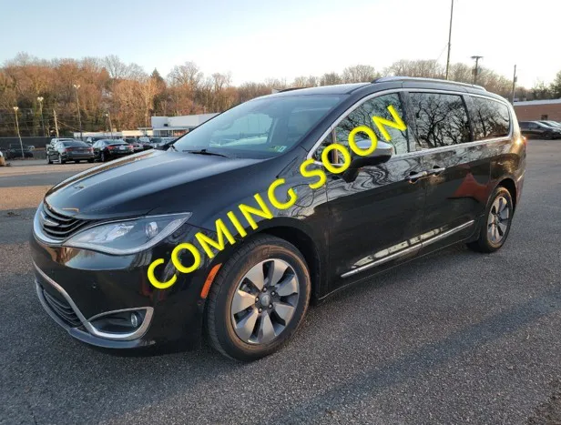 2018 Chrysler Pacifica Hybrid Limited's photo