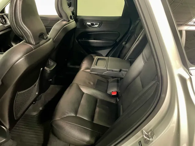 2019 Volvo XC60 Momentum - Photo 16