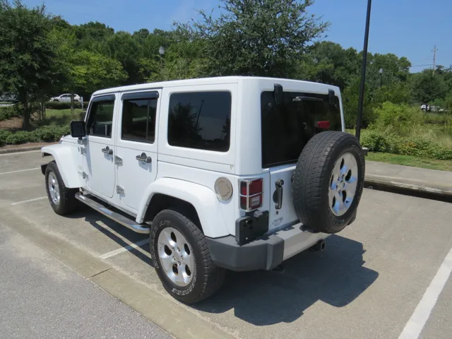 2014 Jeep Wrangler Unlimited Sahara photo 3