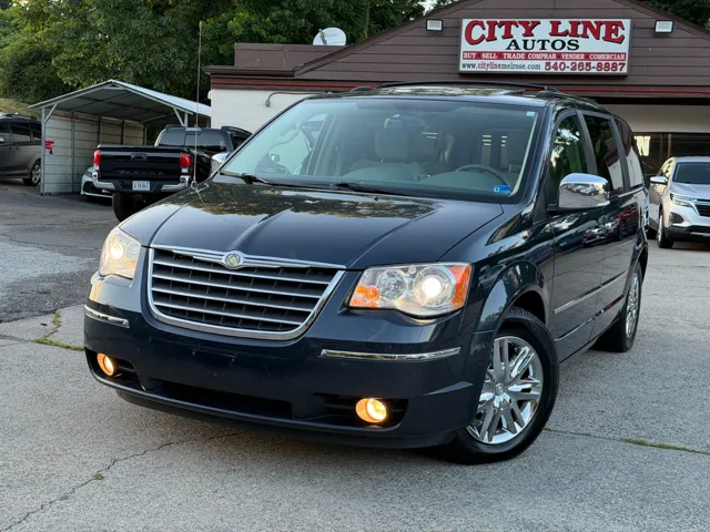 2009 Chrysler Town & Country Limited's photo