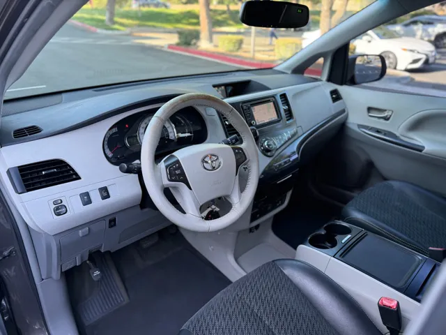 2013 Toyota Sienna SE - Photo 17