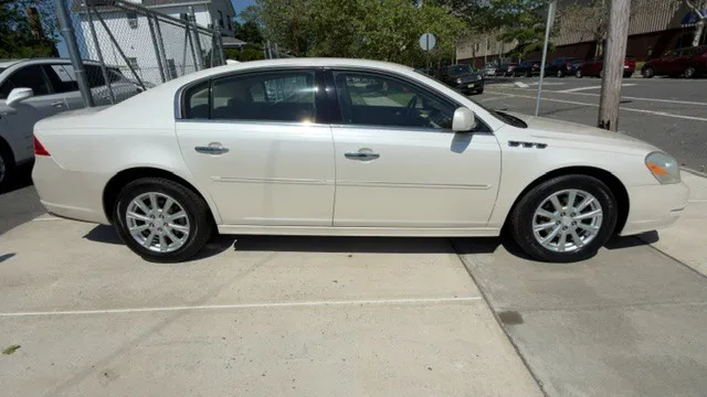 2010 Buick Lucerne CXL's photo